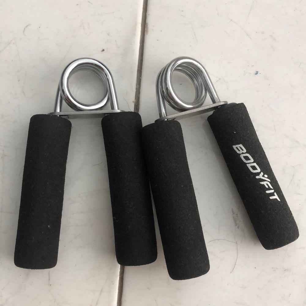 Hand grip strength trainer